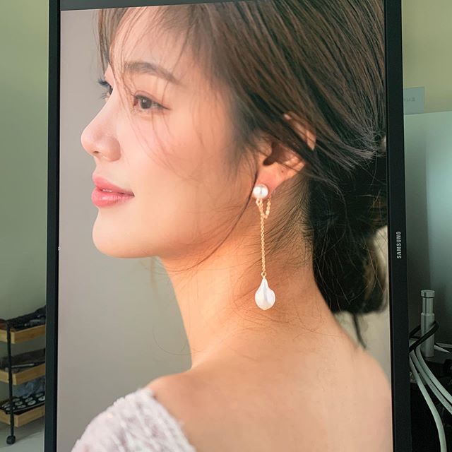 Model Lee Chae-eun has released the Wedding album and is the talk of the town.Lee Chae-eun posted a picture on his instagram on the 6th, saying, It was a very pleasant shot in the mask for a long time. Wedding album. Wedding sample.The photo shows Lee Chae, who transformed into a beautiful bride wearing a Wedding Dress, and he added, Thank you for being able to work.In particular, last month, Lee Chae-eun was caught up in the story of separation from actor Oh Chang-seok and marriage.At the time, Oh Chang-seok officials said, Oh Chang-seok and Lee Chae-eun are still meeting well.Oh Chang-seok himself said, Im seeing you well and what is this all about?It is true that we are seriously involved, but there is no plan yet for marriage. However, the netizens who watched Lee Chae-eun in Wedding Dress again put marriage on their mouths and shook their heads saying that they could marriage immediately.Lee Chae-eun is a 13-year-old Oh Chang-seok and TV Chosun Taste of Love through the development of a real lover is in public devotion.