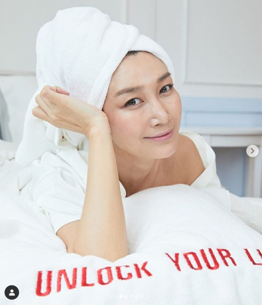 Model and Actor Byun Jung-soo flaunted her beautiful looks in a Shower gownByun Jung-soo posted a picture on his instagram on the 8th.In the open photo, Byun Jung-soo poses for the camera wearing a showr gown.Byun Jung-soos clean skin and clean beautiful looks without humiliation are attracting attention.Meanwhile, Byun Jung-soo has recently played in the Channel A drama Touch.
