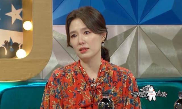 Actor Ha Hee-ra appeared in Radio Star and boasted a warm son rich aspect from the sled that overcame Danger in the drama Youth Record to the relationship with Thunder, which is so affectionate as dung ~.Ha Hee-ra tells the story of two children with the sons who have built up their relationship through the work at MBC Radio Star, a high-quality talk show scheduled to be broadcasted at 10:50 pm on Wednesday, 9th.Thanks to Park Bo-gum, a son role in the Youth Record, which is being aired first, he revealed the sled that overcame Danger and said, Thank you to the Navy.In addition, because of the meticulous and careful Park Bo-gum, we will release Episode, which has experienced something that we have never done with our opponents.Ha Hee-ra, who said he was breathing with Park Bo-gum and was clunky because he sent son to the army twice this year until son Park Bo-gum and Chinson, recalls the scene where the tears button was pressed by Sons surprise declaration.Ha Hee-ra could not hide her tears when she delivered her enlistment date, and her husband Choi Soo-jong asked for a ban on her enlistment day.Ha Hee-ra is curious because Choi Soo-jong is going to reveal the fact that he has tears, I tell you, he is crying more.In addition, Ha Hee-ra reveals the reason why he is surprised by the subspecies DNA every time he sees son, and reveals the envy of the subspecies planted in the species Episode, and reveals the artifacts that he keeps for his brother and sister like the treasure obtained at the end of the legacy.Thunder, from MBLAQ, boasts an unexpected friendship with Ha Hee-ra.Having made friendship with Ha Hee-ra through his past works, he is a junior who is fond of Ha Hee-ra enough to be called dumb ~.In addition to his friendship with Ha Hee-ra Lee Tae-ran, Thunder, who appeared in entertainment for a long time, tells the story of contacting MBLAQ producer Rain to join Rains Kang syndrome, and Confessions why he became a self-styled agro after video production.Especially, Sandara Park, who is a sister, is going to tell the reason why Radio Star is better than Video Star which is active as MC.