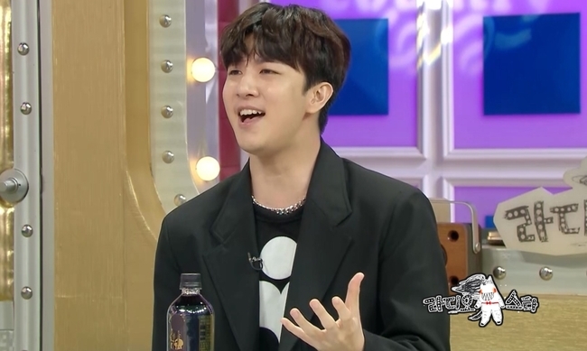 Ha Hee-ra boasts a warm son rich aspect from the sled that overcame the crisis thanks to the youth record son Park Bo-gum to the relationship with thunder so fond that the nickname is called slut.MBC Radio Star (planned by Ahn Soo-young / directed by Choi Haeng-ho), which is scheduled to air at 10:50 p.m. on September 9, will feature Ha Hee-ra and his gum-tampered Choi Soo-jong, Lee Tae-ran and Thunder.Ha Hee-ra tells the story of two children (?) and son who have built a relationship through the work.Park Bo-gum, who plays the role of son in the Youth Record, which is being aired first, reveals the sled that overcame the crisis and said, Thank you for Navy.I also raise my expectations because I am going to release an episode that has experienced something I have never done with my opponent because of the meticulous and careful Park Bo-gum.Youth Record son Park Bo-gum and Chinson, this year only two times (?)Ha Hee-ra, who said he was breathing and breathing with Park Bo-gum thanks to being sent to the army, recalls the scene where the tears button was pressed by Sons surprise declaration.Ha Hee-ra could not hide her tears when she delivered her entrance date, and her husband, Choi Soo-jong, who saw it, asked her to ban her from joining the army.Ha Hee-ra is curious because Choi Soo-jong is going to reveal the fact that he is tearing, I tell you, he is crying more.Ha Hee-ra also reveals why he is surprised by the subspecies DNA every time he sees Son, and reveals the episode I plant a species of species to create envy, and to reveal the artifacts that he keeps for his brother and sister, such as treasures at the end of his legacy.Thunder from MBLAQ boasts an unexpected friendship with Ha Hee-raHe has made a friendship with Ha Hee-ra through his past works and he is a junior who is so fond of Ha Hee-ra that he is called dumb ~.Thunder, which has appeared in entertainment for a long time, confesses the story of contacting MBLAQ maker Rain to join Rains Kang syndrome in addition to friendship with Ha Hee-ra and Lee Tae-ran,