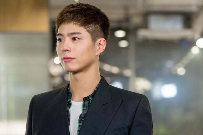 The story of Record of Youth Park Bo-gum, Park So-dam begins in earnest.TVNs monthly drama Record of Youth (director Ahn Gil-ho, playwright Ha Myung-hee, production fan entertainment, studio dragon) released the image of Sa Hye-joon (Park Bo-gum), who visited Park So-dam on September 8.Record of Youth has written a brilliant today of youth with different emotions from the first broadcast.The hot challenges of young people who go their own way without giving up in front of the unforgettable reality caught the viewers at once, and the story of the family that grew up in different ways gave a wide range of sympathy.Above all, Ahn Jeong-ha, who had a fateful first meeting with Sa Hye-joon, the Best who comforted his hard daily life, made his heart thrilled by announcing the beginning of youth romance.The photo, which was released on the day, attracts attention with the images of Sa Hye-joon and Ahn Jung-ha, who were more comfortable.He was surprised to see the picture of Sa Hye-joon and showed a thrilling feeling in front of Ahn Jung-ha, who was feeling emotion.Did you like me? The figure of Sa Hye-joon was also drawn and raised curiosity. In the meantime, the shy smile that can not be hidden by Ahn Jung-ha toward Sa Hye-joon is lovely.The expression of Ahn Jeong-ha, surprised by the unexpected words of Sa Hye-joon, is also interesting. It stimulates curiosity about why Sa Hye-joon found Ahn Jeong-ha.In the second episode, which will air this afternoon, Sa Hye-joon and An Jeong-ha, who are one step closer, are depicted. Whenever they are tired and tired, they feel small happiness with Sa Hye-juns virtue and have been comforted.I went on a business trip to the Homme fashion show where Sa Hye-joon participated and met with my dream Choi Ae.Attention is focusing on how Ahn Jeong-ha, who is in crisis of Deokming Out, will face a change in his relationship with Sa Hye-joon for a while.The story of Sa Hye-joon and An Jeong-ha, who had a special relationship since their first meeting, begins in earnest.We need to see what the two of them will change into, he said, adding that he would expect the moment of choice to come to Sa Hye-joon, who received the notice of admission.9 p.m. broadcast. (Photo provided = tvN)