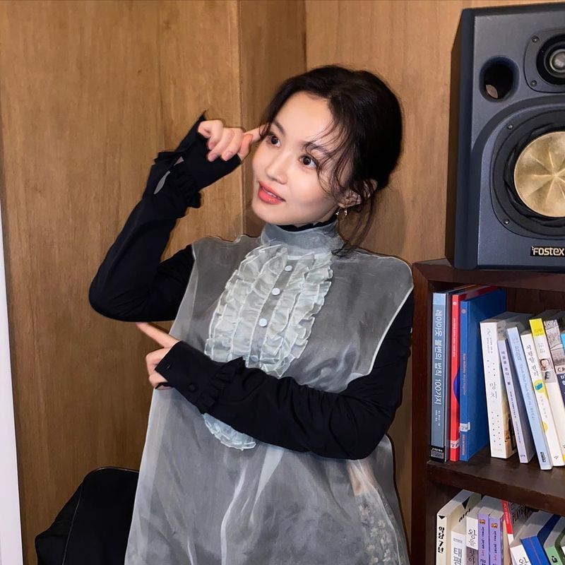 Lee Hi posted a recent photo after a long time.On September 8, Lee Hi posted a picture on his Instagram with an article entitled Its been a long time.Lee Hi, in the photo, is smiling brightly and poses, Is it beautiful? Also, the weight loss due to the diet attracted attention.The netizens responded that I think I have lost more weight and I have been a long time.Meanwhile, Lee Hi made his debut with the digital single album 1,2,3,4 (one, two, three, four) in 2012.Yeji Lee