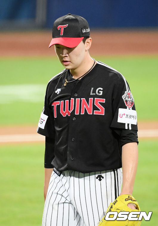 You must have felt a lot.LG Twins coach Ryu Joong-il gave a bitter affection for the mass run-off of rookie pitcher Lee Min-ho (19).Lee Min-ho started his career in the resignation of Kyonggi against the Lotte Mart Giants on the 7th, but he lost 10 runs and 11 hits in 113 innings.LG followed the lead NC Dynos to the 1Kyonggi car, but Lee Min-ho gave up Kyonggi and 1.5Kyonggi car.The fastball and the change ball did not go in exactly, said Ryu Joong-il, who was ahead of GwangjuKyonggi with the Kia Tigers on Saturday.Yesterday had a lot of sliders, it was a trajectory that flowed into the middle without being a cornerwork, Nanta said, and the reason for the mass run.Minho would have felt a lot of it, it would have felt a lot. Like Yesterday Kyonggi, if the starter collapses, it will win.I can catch Kyonggi if I throw my innings and the middle pitchers do not score. Finally, Yesterday pitching is small, so you can start on Sunday. Originally, you said you would send a foreign pitcher, but Minho is good for Samsung.We have to watch what will happen because the rain is also forecasted. 