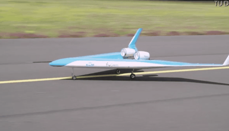 공기역학적 특성을 살린 V자 형태의 차세대 비행기 ‘플라잉 브리’(Flying V)의 축소 모델이 시범비행을 성공적으로 마쳤다