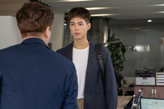 Record of Youth attracted the attention of viewers in the activity of Park Bo-gum, who is satisfied with the production Jindo.TVN Mon-Tue drama Record of Youth (playplayed by Ha Myung-hee, directed by Ahn Gil-ho, production fan entertainment and studio dragon) was first broadcast on the 7th, and the challenge of young people such as Park Bo-gum, Park So-dam, Won Hae-hyo (Wooseok) did not give up their dreams despite the difficulties of reality began.On the day of the show, Park Bo-gums presence was by far the best.In the cynical evaluation around the drama, he drew a consensus by drawing a picture of his dream growing up, and a youth hurt by the wall of reality.Park So-dam also attracted the attention of viewers by adding dramatic fun to Park Bo-gum and Chemie, while Wooseok attracted the attention of viewers.In the interest of viewers, the audience rating of Record of Youth was 7.8% higher than the metropolitan area average of ​​10.3% in the paid platform that integrates cable, IPTV and satellite.The average national average was 6.4% and the highest was 8.7%, and it was ranked first in the same time zone including cable and general.This is the record of TVNs first Mon-Tue drama in the past.Record of Youth Kim Sun-tae, CP (Responsible Producer), said through , Thank you for the attention of viewers who poured out after the first broadcast.Kim CP said, I think Record of Youth is a story of all youths who are fiercely worried about dreams regardless of generation.I hope that it will be a work that many viewers can share and sympathize with not only the first room but also the 16th part. In particular, Kim Sun-tae CP showed satisfaction with Park Bo-gums emotional Acting, which attracted viewers attention from the first broadcast of Record of Youth.I think that the Actor called Park Bo-gum was the self-help.Especially in the emotional scene, even in the edited screen where no later work was done, it showed high immersion and suction power. Kim CP expressed his sorry to Park Bo-gum, who joined the military on August 31st and did not watch the broadcast together before the first broadcast.Kim CP said, I am grateful to all the actors, but I am sorry for Park Bo-gum Actor. I am sorry and sorry that I did not give enough time for rest and personal arrangement before enlistment.Actor will be better if he feels that he has had a fruitful effort when he sees the broadcast when he can watch someday. Kim Sun-tae CP also unveiled the points of watching the youth story that Park Bo-gum and Park So-dam will make in Record of Youth in the future.I have two melodramas, and I look forward to seeing the warm straight-out side of Park Bo-gum and the lovely virtues of Ahn Jung-ha in the play, he said. I also look forward to seeing ITZY if I follow the imperfect but growing images of the two main characters.Kim CP said, I dare to think that the artist, director, actor, and staff are the best and the best people who do their best.I would like to ask for your interest and affection in the future. He asked for the steady interest of viewers toward Record of Youth.