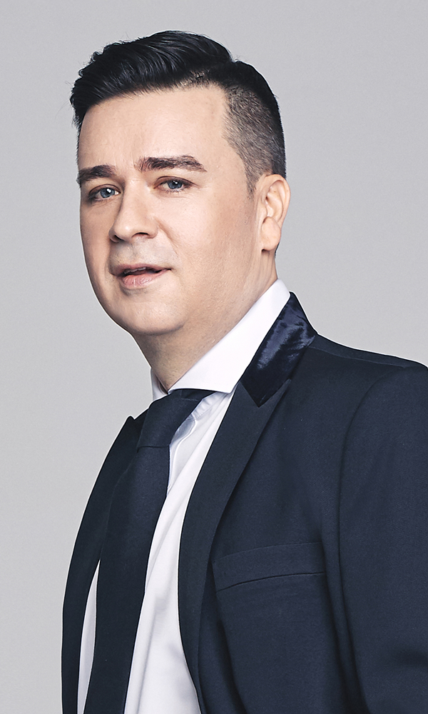 Broadcaster Sam Hammington has regained Hunan beauty after winning a 30kg weight loss.On the 7th, Sam Hammington reported 30kg weight loss through his Instagram Love Live! broadcast.Sam Hammington, who started Diet with the help of a Diet specialist at a weight of 120kg, succeeded in reducing 30kg and showed a completely different appearance.Especially, the appearance of the beard and moustache, which were like his trademark, was reminiscent of a Hollywood actor.Love Live!Fans who came across the broadcast were surprised by the appearance of Sam Hammington, who changed with real-time comments such as I see William III of England face and I look like a real actor.Sam Hammington has repeatedly repeated Diet in the past, but due to difficult exercise methods and unreasonable starvation, he eventually gave up Diet and reached a weight of 120kg.However, Sam Hammington decided to make his last Diet because he had too much weight and he had to go to the same place because he had to get better and have a lot of physical strength.Sam Hammington, who has been steadily reporting on the drop after the start of Diet, succeeded in double-digit weight in five years and achieved the lowest weight in his life after becoming an adult with a 30kg weight loss.Sam Hammington said, I always did Diet, but I always failed, so I was worried about how to fail Diet again this time. But this time, I was able to do Diet easily and easily because I was lying down comfortably without exercising and being managed by the device and eating three meals without starving.I have lost 30kg so far, but I felt that my condition is getting better and my physical strength is getting better because I lost weight. I will show a much healthier and cooler appearance because I lost 30kg more than the end. He also said.On the other hand, the appearance of Sam hammington shown on the broadcast is broadcast on the recording, so the current 30kg weight loss can be seen on the broadcast three to four weeks later.There is also a public vote on a new profile photo on Instagram in Sam Hammington now.Photo Offering Juvis Diet