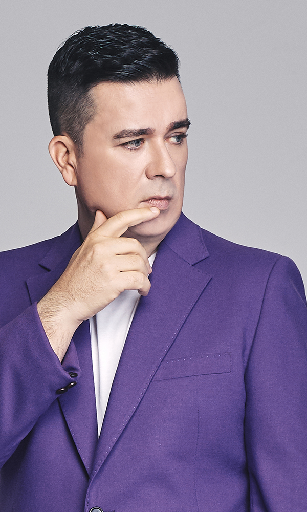 Broadcaster Sam Hammington has regained Hunan beauty after winning a 30kg weight loss.On the 7th, Sam Hammington reported 30kg weight loss through his Instagram Love Live! broadcast.Sam Hammington, who started Diet with the help of a Diet specialist at a weight of 120kg, succeeded in reducing 30kg and showed a completely different appearance.Especially, the appearance of the beard and moustache, which were like his trademark, was reminiscent of a Hollywood actor.Love Live!Fans who came across the broadcast were surprised by the appearance of Sam Hammington, who changed with real-time comments such as I see William III of England face and I look like a real actor.Sam Hammington has repeatedly repeated Diet in the past, but due to difficult exercise methods and unreasonable starvation, he eventually gave up Diet and reached a weight of 120kg.However, Sam Hammington decided to make his last Diet because he had too much weight and he had to go to the same place because he had to get better and have a lot of physical strength.Sam Hammington, who has been steadily reporting on the drop after the start of Diet, succeeded in double-digit weight in five years and achieved the lowest weight in his life after becoming an adult with a 30kg weight loss.Sam Hammington said, I always did Diet, but I always failed, so I was worried about how to fail Diet again this time. But this time, I was able to do Diet easily and easily because I was lying down comfortably without exercising and being managed by the device and eating three meals without starving.I have lost 30kg so far, but I felt that my condition is getting better and my physical strength is getting better because I lost weight. I will show a much healthier and cooler appearance because I lost 30kg more than the end. He also said.On the other hand, the appearance of Sam hammington shown on the broadcast is broadcast on the recording, so the current 30kg weight loss can be seen on the broadcast three to four weeks later.There is also a public vote on a new profile photo on Instagram in Sam Hammington now.Photo Offering Juvis Diet