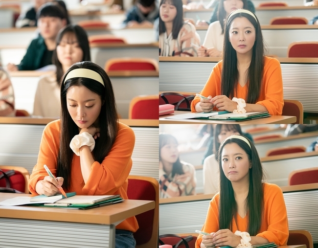 College students...as they were when they were TomatoKim Hee-sun is a two-nation groupIt transforms into College students.SBSs Drama Alice (playplayed by Kim Gyu-won, Kang Cheol-gyu, and Kim Ga-young/directed by Baek Soo-chan) released the goddess beauty of Kim Hee-sun, which is reliable even if it is the actual Journey to the Center of Time, on September 9.Kim Hee-sun turns in AliceKim Hee-sun, who is in the public photos, is concentrating on classes in what seems to be a university lecture room, and shows perfect acting and immutable beauty across ages ranging from 40s to 40s.Kim Hee-suns pure beauty stands out, including long straight hair, small face, round and big eyes.In addition, items worn by Kim Hee-sun in photos such as white headbands and giblet strings attract attention.Kim Hee-sun, the original goddess, appeared on SBS Drama Tomato in the past and caused syndrome.Kim Hee-suns beauty, which has not changed over time, is once again admirable.In the previous Alice 4th ending, Park Jin-gyeom (played by Joo Won) ran straight to where she was at Yoon Tae-yis words that she witnessed the drone.However, a traffic accident occurred just before arrival, and Park Jin-gum opened his eyes in 2010 when he was in Journey to the Center of Time.It is anticipated that he will face Yoon Tae-yi in 2010, and many viewers have been curious.emigration site