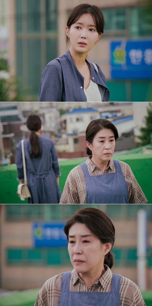 Im Soo-hyang dramatically The Slaps with her mother Kim Mi-kyung, who she missed so much.MBC tree miniseries When I Was Most Beautiful (directed by Oh Kyung-hoon, Song Yeon-hwa/playplayplay by Cho Hyun-kyung/May Queen Pictures, Lamonraein/hereinafter Nae Ye) is a heartbreaking love story between a brother who fell in love with a woman at the same time and a woman who was trapped in an unknown fate.On September 9, Nae Ye released the dramatic The Slap Steel Series of Im Soo-hyang and Mom Mi-kyung, ahead of the 6th broadcast.It stimulates curiosity about how the two Slaps, which missed each other, were made.In the public SteelSeries, Im Soo-hyang and Kim Mi-kyung predict the phase of change only by being in one space.As Kim Mi-kyungs refusal to visit is always a mother and daughter reunion, I expect the heartbreaking The Slap, but the air between the two is cold.Despite the reunion of mother and daughter who everyone was looking forward to, the cold atmosphere is rising, and Kim Mi-kyung turns away from Im Soo-hyang and makes me sad.The two people, who are as complicated as the mixed gaze, steal their gaze and raise their curiosity about their hidden story.In the meantime, the story of Im Soo-hyang, who has been persecuted by his aunt as a sad family member, and Kim Mi-kyung, who was living in prison with his child buried in his heart, has stimulated viewers curiosity.In particular, Kim Mi-kyung has been making a good deal of good luck to draw a line toward Im Soo-hyang, and it was the biggest concern of the first row of the house theater.Attention is focusing on how the mother and daughter reunions that everyone has waited for will unfold.kim myeong-mi