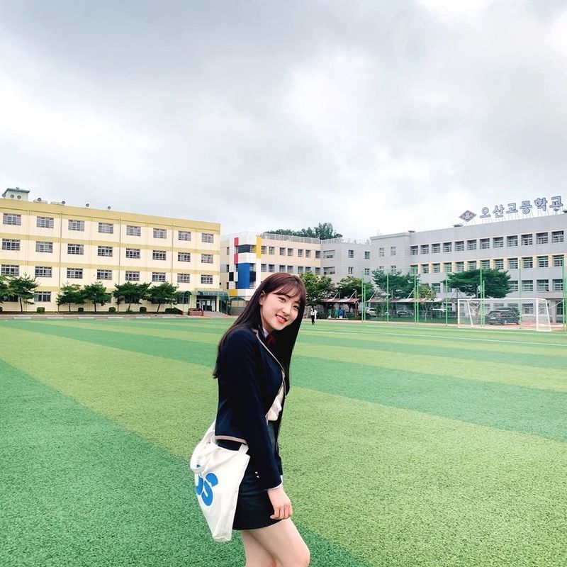 Group WJSN Eunseo showed off her youthful charm.Eunseo posted several articles and photos on the official WJSN Instagram on September 9, Hello Song Mina for the release at 6 oclock in a while? ! Mi!In the photo, Eunseo, dressed in uniform, poses youthfully on the school grounds; the pure charm unique to Eunseo catches the eye.The netizens who saw this responded such as pretty and cute and exciting.
