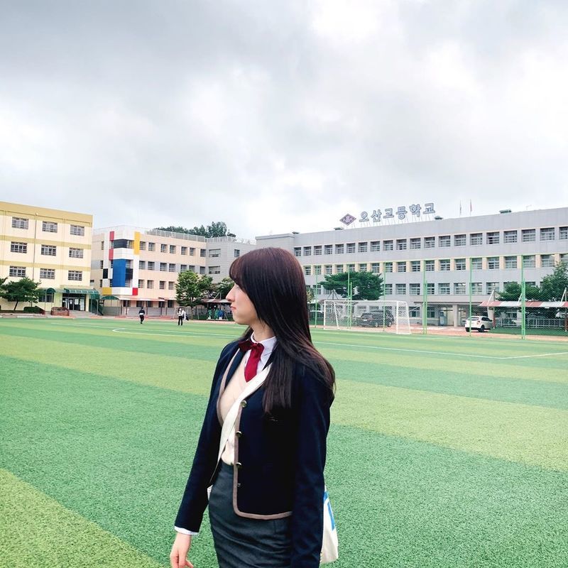 Group WJSN Eunseo showed off her youthful charm.Eunseo posted several articles and photos on the official WJSN Instagram on September 9, Hello Song Mina for the release at 6 oclock in a while? ! Mi!In the photo, Unseo, dressed in uniform, poses youthfully on the school grounds; the pure charm unique to Eunseo catches the eye.The netizens who saw this responded such as pretty and cute and exciting.