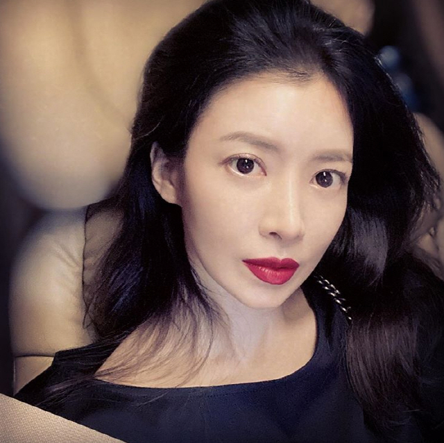 On the 10th, Yoon Se-ah posted a picture on Instagram showing her current situation with emoticons.The photo shows Yoon Se-ah moving to the car for a shot.In black costume, Yoon Se-ah caught the attention of viewers with pale skin and intense RED lip contrasting with black hair.In particular, Yoon Se-ah was impressed with his charismatic expression and atmosphere, not with his usual lovely atmosphere.Actor Oh Na-ra, who saw this, praised Yoon Se-ahs beautiful looks with a comment Wowat this is Intestine and Far.On the other hand, Yoon Se-ah is appearing in TVN drama Secret Forest 2.