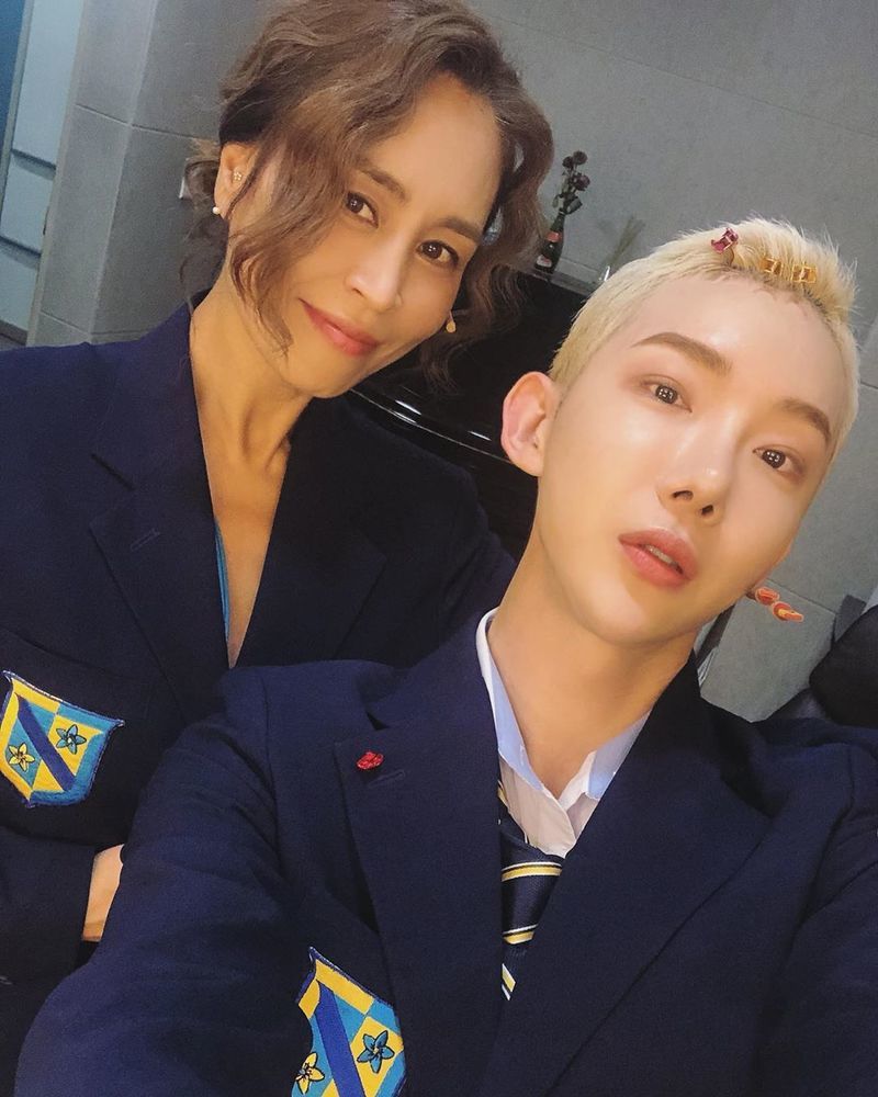 Singer Jo Kwon boasted a sticky friendship with musical actor Choi Jung-won.Jo Kwon told his Instagram on September 10: My garden Margarets mother, who always watches her son in a platoon every time she performs.Seven years ago, when I saw my senior performance, I said, We must meet on stage in the waiting room, and I got a great courage to say to Jamie that she can go naked.I will not forget my eternal DIVA. The picture shows Choi Jung-won kissing Jo Kwon. The cheerful atmosphere of Choi Jung-won, Jo Kwon, and Jung Young-ah catches the eye.The look of the three peoples remorse also attracts attention.delay stock