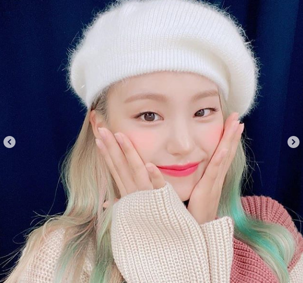 Yezi of group ITZY boasted a fashion that was celebrating winter.Yezi posted several photos on his SNS on the 10th with an article entitled Winter will come soon.In the photo, Yezi boasted a pure charm in a knitted top with a fur hat and several colors, and Yezis unique charm with a white skin is outstanding.The beauty shone during Yezi, which showed innocence and innocence.ITZY, which Yezi belongs to, won the first trophy of music broadcasting in succession with its new song Nat Shai. ITZY is very popular with the strong support of global fans.