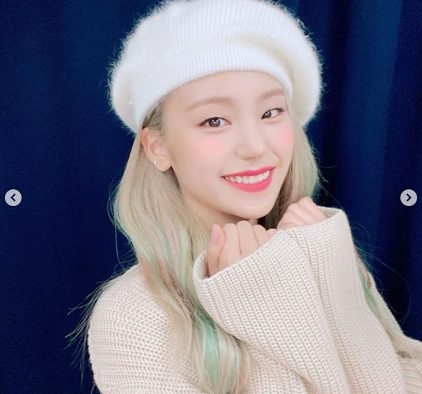 Yezi of group ITZY boasted a fashion that was celebrating winter.Yezi posted several photos on his SNS on the 10th with an article entitled Winter will come soon.In the photo, Yezi boasted a pure charm in a knitted top with a fur hat and several colors, and Yezis unique charm with a white skin is outstanding.The beauty shone during Yezi, which showed innocence and innocence.ITZY, which Yezi belongs to, won the first trophy of music broadcasting in succession with its new song Nat Shai. ITZY is very popular with the strong support of global fans.
