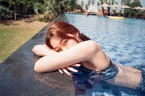 Group Gugudan member Mina reported on the latest situation.On the 11th, Mina posted a picture on her Instagram.Mina in the open photo is having a relaxing time wearing bikini in a swimming pool.Mina, on the other hand, appeared on Mnet Produce 101 season 1, which was broadcast in January 2016, and has been loved by the project group Io Ai.Since debuting to Girl Group Gugudan in June 2016, he has been busy with his music activities as well as his drama and broadcasting program MC.
