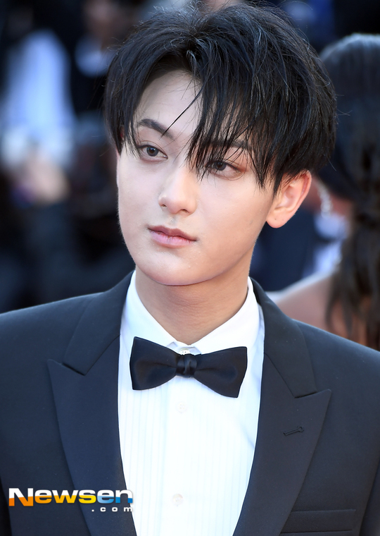 Former member of the group EXO Tao was defeated by Fathers death.On September 11, Taos agency, Long Tao Entertainment, reported that Taos father, Hwang Chung-dong, died of chronic illness through obituary notice.We all need to give Tao time to be buried and take care of his family, the agency said.Lee Ha-na