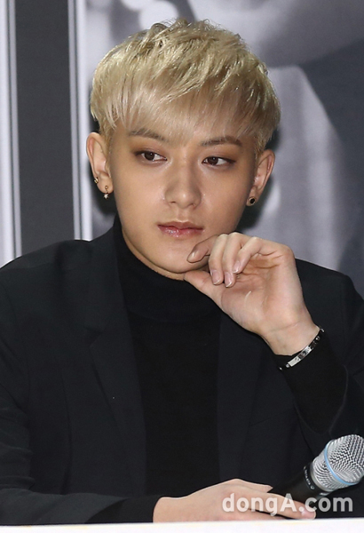 EXO former member Tao Fathers death, Death during battling... Tao Entertainment, a subsidiary of Tao, announced the death news of Taos father, Hwang Chung-dong, through an obituary on the 11th.Im sorry, Tao said, and Im going to have to give Tao time to take care of his family and to take care of him.The deceased was a founder of the Tao Entertainment and a warm figure to the company and its family, the agency said. He died fighting a sick horse in a hospital.On the other hand, Tao made his debut as a member of EXO in 2012, and after Taos father demanded the withdrawal of Tao from SM Entertainment on April 22, 2015, he returned to China and continued his entertainment activities.
