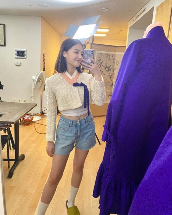 Momoland member Nancy boasted a UNIQ Korean traditional clothing.Nancy posted a picture on her 11th day with an article entitled Tweed Korean traditional clothing on her instagram.Nancy in the public photo is wearing a Korean traditional clothing top and hot pants with a unique Tweed material.Nancy caught her eye with a perfect ant waist and slender legs without a single stool.Even if you do not wear colorful costumes on stage, Nancys brilliant appearance shows the aspect of a steamed idol.Meanwhile, Nancys group, Momoland, released and acted on their special album Starry Night in June.Photo Nancy SNS