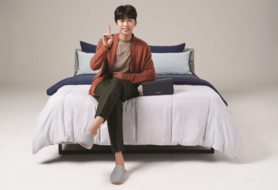 Lim Young-woongs visuals pulls out Eye-catchingOn the 10th, the official post of Kyungdong Butterflyen posted a post titled [EVENT] Butterflyen ... model release, sleep hero Lim Young-woong.In this article, there is a picture of Lim Young-woong taking various poses.His warm spirits and visuals caught the attention of fans.Lim Young-woong is working as an advertising model for Kyungdong Butterfly.On the other hand, in the post, we are holding an event to give gifts to five of the netizens who comment on the support message for Butterfly ... and Lim Young-woong until September 17th.