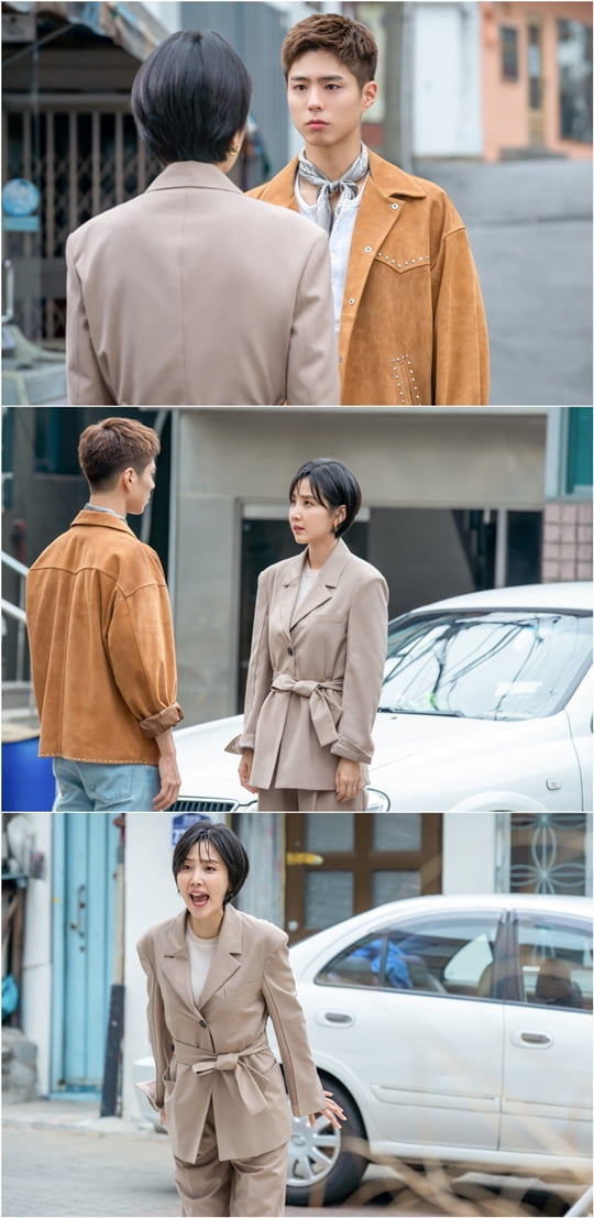 TVN Mon-Tue drama Record of Youth captured Lee Min-jae (Shin Dong-mi), who visited Park Bo-gum with unexpected news on the 13th.Attention is focused on the two people who decided to start a new start in different directions.In the last broadcast, a picture of a young Sa Hye-joon, who met the turning point of life between dreams and reality, was drawn. Sa Hye-joon, who fell into the movie audition, decided to face reality and fold his dream.In front of such a sahyejun, Lee Min-jae handed out a ticket to Milan. In the sudden departure of the Milan fashion show, Sahyejun once again felt living.His Choices, who gave up his dream because he was passionate about his work more than anyone else and was desperate, added sadness.The Milan fashion show also caused a big wave for the first manager Lee Min-jae, who stepped out with his arms kicked in the face of Lee Tae-soo (Lee Chang-hoon), who interfered with the future of Sa Hye-joon.He was curious about Lee Min-jaes move to share someones dreams and to make them work well, as he felt the pride and joy he had never experienced before, as he watched Sa Hye-joon shining on the runway.In the meantime, the images of Sa Hye-joon and Lee Min-jae in the public photos stimulate curiosity.I feel his firm determination to put down everything in the appearance of Sa Hye-joon, who is not shaken by any words of Lee Min-jae.Lee Min-jae, who is angry at Sa Hye-joon, who turned around without hesitation, is also interesting. It raises the question of what words have been exchanged between the two.In the third episode, which will be broadcast tomorrow (14th), another Choices moment comes to Sa Hye-joon.In Milan, Lee Min-jae told him that he was special to Sa Hye-joon, who would go to the army realistically with the news of the audition.Lee Min-jae once again finds Sa Hye-joon and gives a surprise proposal with the real reason for falling out of the movie audition.It is noteworthy whether the mind of Sa Hye-joon, who gave up his dream of Actor, will be returned and a new tomorrow will be opened together.Please watch if Sa Hye-joon, who faces reality, will try to challenge his dream again, said the production team of Record of Youth.On the other hand, the third episode of tvN Mon-Tue drama Record of Youth will be broadcast tomorrow (14th) at 9 pm.