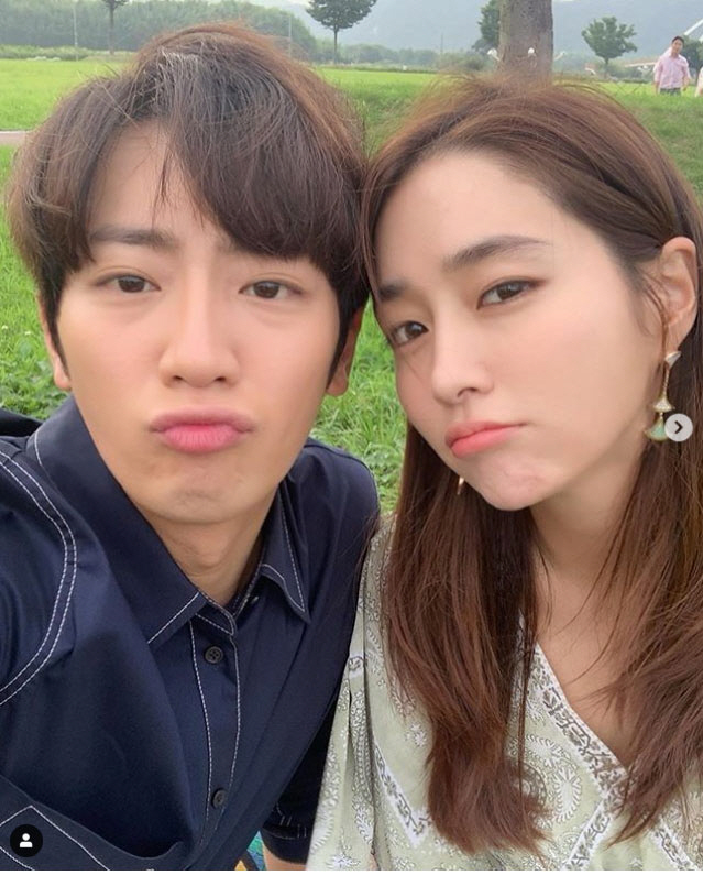 Actor Lee Sang-yeob revealed his personal selfie with Dramas opposite actor Lee Min-jung and regretted the end of I went once.Lee Min-jung asked immediately, I also want this picture.Lee Sang-yeob posted several photos on Instagram on Friday; collection photos taken directly from Drama Ive been there once.Lee Sang-yeob Lee Min-jung also took an open selfie with his lips outstretched and kept a good time with his colleagues during the break.Lee Min-jung, who saw the photo, asked, I give you this picture too, and Lee Sang-yeob wrote, Wait 216 tablets, and immediately replied, referring to Lee Min-jungs Insta ID.On the other hand, KBS2 weekend drama I went once was a touching end to awaken family love in a full happy ending.