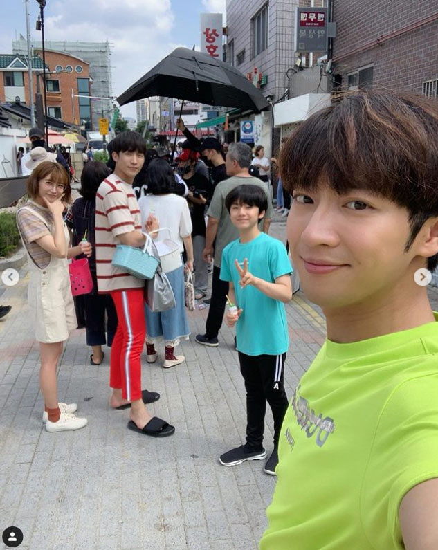 Actor Lee Sang-yeob revealed his personal selfie with Dramas opposite actor Lee Min-jung and regretted the end of I went once.Lee Min-jung asked immediately, I also want this picture.Lee Sang-yeob posted several photos on Instagram on Friday; collection photos taken directly from Drama Ive been there once.Lee Sang-yeob Lee Min-jung also took an open selfie with his lips outstretched and kept a good time with his colleagues during the break.Lee Min-jung, who saw the photo, asked, I give you this picture too, and Lee Sang-yeob wrote, Wait 216 tablets, and immediately replied, referring to Lee Min-jungs Insta ID.On the other hand, KBS2 weekend drama I went once was a touching end to awaken family love in a full happy ending.