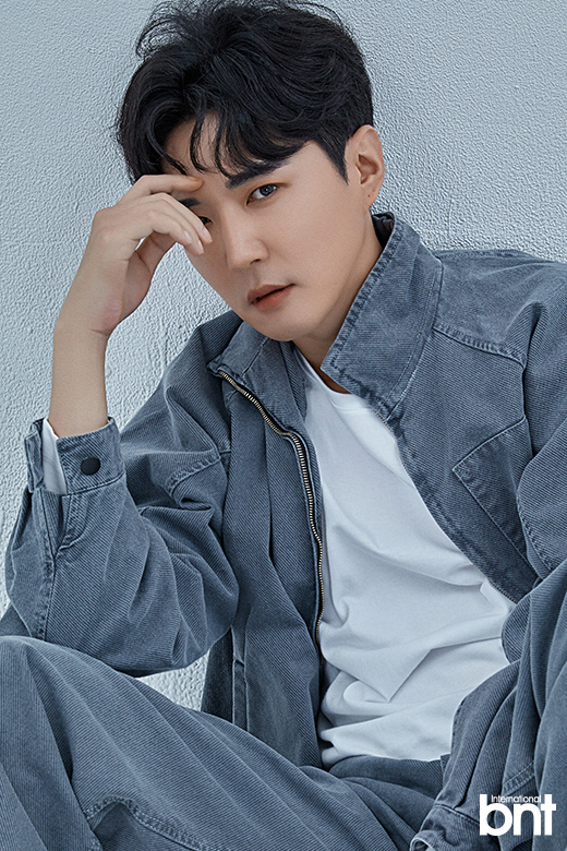 In this three-concept photo shoot, he expressed modern Feelings by wearing a trench coat and khaki cargo pants.In the following shoots, he wore a gray denim jumper and pants to wear casual Feelings, and in the last shot, he wore a suit to perfect the chic concept.I asked about the recent situation through an interview that was conducted after the filming, and I am conducting a program called Naver NOW Lunch Attack with Son Hoyoung.Recently, god participated in the OST for the first time since his debut, SBS drama Do you like Brahms? It is new to me.When asked about the secret of the group god, which is considered as a role model of many junior singers, I always talk to my juniors, but I think group life is important.I think we can not fight if we have more than two people together. It is natural to fight, but it is important to solve it. We fought a lot, but we seem to have solved it well every time. When asked who is the most Zazu contact member, There is a group katok room, and all members contact Zazu.I only do personal katok when I have to nag or hear something. He showed a strong friendship.When asked if there was a chance to turn to Actor, who had turned to Actor at some point and showed various aspects, he said, Actor was originally an area of ​​interest.I started thinking about what way to go after god. Asked what difference was there about his activities as Actor and Singer, he said, Both are jobs that express emotions.Singer is on stage, and Actor seems to have to control and express his emotions for a long time with Acting. The conclusion seems difficult for both. Asked if there was a role or genre you wanted to try Top Model, I want to do Top Model in Noir. My favorite Noir movies are Shinsegae and Sweet Life.I want to do such a work, he said.Asked if there is an actor who wants to breathe together, he said, I want to try to breathe with Actor Hwang Jung-min.It is like a wonderful actor who can play all roles. He expressed his respect for his senior actor.When asked how to practice the Acting, he replied, I am practicing the Acting by appreciating and analyzing many works.When asked about his ideal, he replied, The older you get, the less important your ideal is, and I think it is most important that you fit your personality well.When asked about his usual personality, he showed a quiet personality unlike broadcasting, he said, It is a strange personality. I am surprised at my appearance that changes every time I broadcast or concert.When asked how he usually manages his body, he replied, If you do not exercise, you will lose weight.When asked if the slump had ever come, he said, I have come twice so far, I think I have been worried about the future. Then, when asked how to relieve stress, he said, I am still.Id rather let it flow on its own, he replied.Asked what kind of actor he wanted to be in the future, he said, I want to be an actor who can play various roles and genres like Actor Sean Pen and Hwang Jung-min.I want to do a lot of dramas and movies, I want to do Top Model in strong characters and villains, he said, revealing his future aspirations.