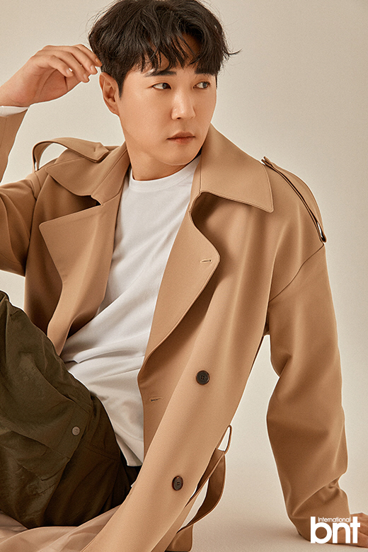 In this three-concept photo shoot, he expressed modern Feelings by wearing a trench coat and khaki cargo pants.In the following shoots, he wore a gray denim jumper and pants to wear casual Feelings, and in the last shot, he wore a suit to perfect the chic concept.I asked about the recent situation through an interview that was conducted after the filming, and I am conducting a program called Naver NOW Lunch Attack with Son Hoyoung.Recently, god participated in the OST for the first time since his debut, SBS drama Do you like Brahms? It is new to me.When asked about the secret of the group god, which is considered as a role model of many junior singers, I always talk to my juniors, but I think group life is important.I think we can not fight if we have more than two people together. It is natural to fight, but it is important to solve it. We fought a lot, but we seem to have solved it well every time. When asked who is the most Zazu contact member, There is a group katok room, and all members contact Zazu.I only do personal katok when I have to nag or hear something. He showed a strong friendship.When asked if there was a chance to turn to Actor, who had turned to Actor at some point and showed various aspects, he said, Actor was originally an area of ​​interest.I started thinking about what way to go after god. Asked what difference was there about his activities as Actor and Singer, he said, Both are jobs that express emotions.Singer is on stage, and Actor seems to have to control and express his emotions for a long time with Acting. The conclusion seems difficult for both. Asked if there was a role or genre you wanted to try Top Model, I want to do Top Model in Noir. My favorite Noir movies are Shinsegae and Sweet Life.I want to do such a work, he said.Asked if there is an actor who wants to breathe together, he said, I want to try to breathe with Actor Hwang Jung-min.It is like a wonderful actor who can play all roles. He expressed his respect for his senior actor.When asked how to practice the Acting, he replied, I am practicing the Acting by appreciating and analyzing many works.When asked about his ideal, he replied, The older you get, the less important your ideal is, and I think it is most important that you fit your personality well.When asked about his usual personality, he showed a quiet personality unlike broadcasting, he said, It is a strange personality. I am surprised at my appearance that changes every time I broadcast or concert.When asked how he usually manages his body, he replied, If you do not exercise, you will lose weight.When asked if the slump had ever come, he said, I have come twice so far, I think I have been worried about the future. Then, when asked how to relieve stress, he said, I am still.Id rather let it flow on its own, he replied.Asked what kind of actor he wanted to be in the future, he said, I want to be an actor who can play various roles and genres like Actor Sean Pen and Hwang Jung-min.I want to do a lot of dramas and movies, I want to do Top Model in strong characters and villains, he said, revealing his future aspirations.
