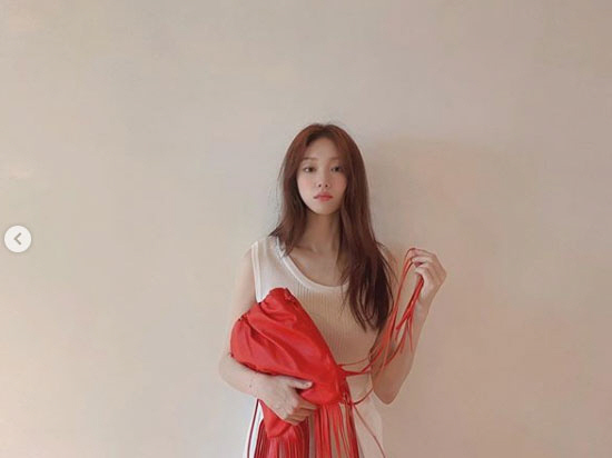 14, Lee Sung-kyung posted on his Instagram with the caption, 20. 8 posted a photo with a short post.In the photo, Lee Sung-kyung, wearing a white sleeveless T-shirt, poses in a variety of poses.  Lee Sung-kyung has a feminine charm that makes it even more mature.Lee Sung-kyung appeared on the SBS drama Romantic Doctor Kim Sabu 2 in February.  In recent years, he has appeared on the cable channel TVNs House on Wheels and showed off his youthful charm.