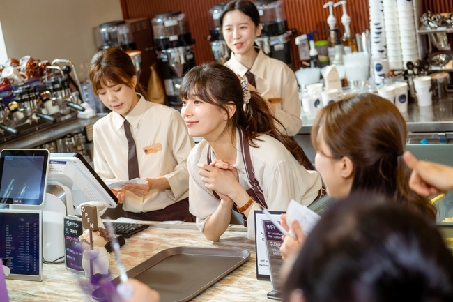 The first still cut of actor Bae Suzy, who played Seo Dal-mi in StartUp, was released.TVNs new Saturday drama StartUp (directed by Oh Chung-hwan/playplayplayplay by Park Hye-ryun/planning studio dragon/production high story) is a drama that depicts the beginning (START) and growth (UP) of young people who have entered StartUp dreaming of success in Silicon Valley sandbox in Korea.Bae Suzy comes to viewers in October who plays the role of a young man who dreams of a reversal.Every weekend evening, I look forward to the day when I will meet the loveliness of Seo Dal-mi (Bae Suzy), who will make me forget the hard daily life.Among them, the first steel with various charms is released and focuses more attention.In particular, she is curious to see the scene of her presentation wearing a T-shirt with the letter CEO that she dreamed of.The tension is strong, but in it, the strong pulpit is felt and makes the heart beat.However, for a while, CEO Seo Dalmi is seen in the cafe for a while, and Fixed-term employment contract Seo Dalmi is being held in the cafe.It intrigues her curiosity about what occasion she will jump into StartUp and climb up to the stage.In addition, the cafe in the cafe is full of customers, and even in the situation where they are making a big deal of work, they show their sense and ability to work together and give pleasant energy with a relaxed smile.In addition, in a photo of a microphone holding a microphone and asking a question in a lecture hall, the eyes filled with confidence and the charm of the less than three months are seen.Sudalmi looks like the ship itself, the StartUp crew said.In the drama, there is always the power to make people laugh in a bright way in reality.  I hope that you will be comforted by supporting what dreams you have and how you realize your dreams.Id like to ask for your expectation, he said.kim myeong-mi