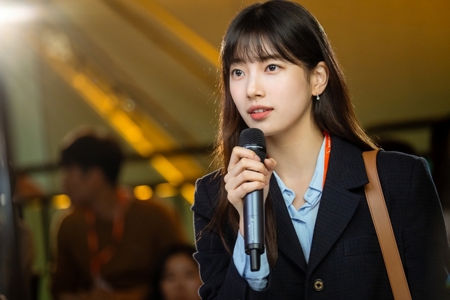 The first still cut of actor Bae Suzy, who played Seo Dal-mi in StartUp, was released.TVNs new Saturday drama StartUp (directed by Oh Chung-hwan/playplayplayplay by Park Hye-ryun/planning studio dragon/production high story) is a drama that depicts the beginning (START) and growth (UP) of young people who have entered StartUp dreaming of success in Silicon Valley sandbox in Korea.Bae Suzy comes to viewers in October who plays the role of a young man who dreams of a reversal.Every weekend evening, I look forward to the day when I will meet the loveliness of Seo Dal-mi (Bae Suzy), who will make me forget the hard daily life.Among them, the first steel with various charms is released and focuses more attention.In particular, she is curious to see the scene of her presentation wearing a T-shirt with the letter CEO that she dreamed of.The tension is strong, but in it, the strong pulpit is felt and makes the heart beat.However, for a while, CEO Seo Dalmi is seen in the cafe for a while, and Fixed-term employment contract Seo Dalmi is being held in the cafe.It intrigues her curiosity about what occasion she will jump into StartUp and climb up to the stage.In addition, the cafe in the cafe is full of customers, and even in the situation where they are making a big deal of work, they show their sense and ability to work together and give pleasant energy with a relaxed smile.In addition, in a photo of a microphone holding a microphone and asking a question in a lecture hall, the eyes filled with confidence and the charm of the less than three months are seen.Sudalmi looks like the ship itself, the StartUp crew said.In the drama, there is always the power to make people laugh in a bright way in reality.  I hope that you will be comforted by supporting what dreams you have and how you realize your dreams.Id like to ask for your expectation, he said.kim myeong-mi
