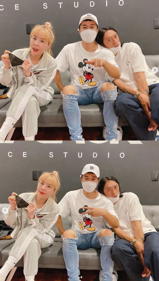 Shin Ji showed off his unwaveringly harmonious Koyote three-shot.Shin Ji posted two photos on his instagram on the afternoon of the 14th with a message #Koyote # Kim Jong-min # Shin Ji # Donga.In the photo, three Koyote members are huddled together.Even if you look at the picture, you can feel the friendship of Shin Ji, Kim Jong-min and Donga.Last summer, Yoo Jae-seok, Lee Hyo-ri and Rain were loved by Hybrid group SSAK3, but Koyote is spewing out the original Hybrid group down force.Koyote, who debuted in 1998, is long running with exciting and cheerful Korean dance music.Last year, in commemoration of its 20th anniversary, it released its album Reborn and held its first solo concert Koyote 20th Is Back.SNS