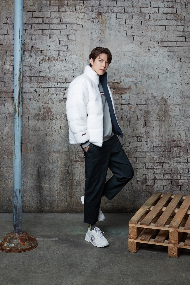 Actors Kim Woo-bin and Han So Hee met with a fashion photo shoot.Kim Woo-bin and Han So Hee have unveiled the 2020 F/W pictorial together with the new Outdoor Research brand model.The two men have a charm that naturally moves between softness and charisma, and have completely extinguished Eiders new Outdoor Research style, which is younger and dynamic.In the public picture, Kim Woo-bin showed a professional aspect by perfectly creating an atmosphere that matches each suit.The hooded Fliss Full Metal Jacket, which features a soft woolly material, matches the nutral beige pants to complete a comfortable and warm style.Han So Hee used his own unique sophisticated atmosphere to Jessie a younger and more sensual New Outdoor Research look.Reverse Fliss Down Full Metal Jacket, which can be worn inside and outside, is matched with an overfit to create a Sesame Street casual look with only one outer.Kim Woo-bin not only expresses the expression and eyes carefully to digest the costume concept every cut, but also makes the dynamic mood of Outdoor Research even more stylish with a pose using a large height and long legs.Han So Hee has delicately produced a sporty atmosphere of Sesame Street style with natural hair and makeup styling, and has improved the perfection of the picture.This 20F/W season has diversified the design of the Fliss to consumers who are sensitive to trends and has Jessie the young and sensual Outdoor Research style with the focus on the short-lived Down Full Metal Jacket, said a brand official. Through the pictures of Kim Woo-bin and Han So Hee, a new model that fully digests dynamic styles, I hope you will meet the research style trend. 