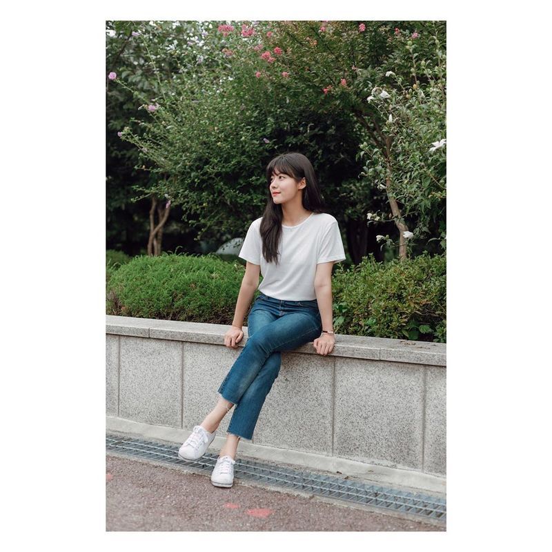 Nam Ji-hyun showed off her innocence.Nam Ji-hyun posted a picture on his SNS on September 15 with an article entitled The day of Graduation Picture with friends in 2018, the photographer was so kind that he was so good, and the photo was good and he was still well kept.In the photo, Nam Ji-hyun showed a neat look with a white tee and jeans.Nam Ji-hyun announced on February 18 that he graduated from Sogang University through SNS and showed Mother father daughter.jang hee-soo