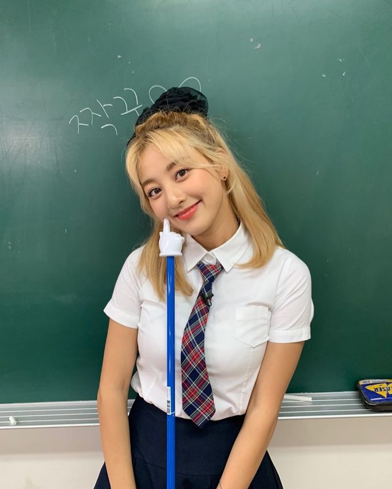 Group TWICE members Jihyo and Sana shared their current status.TWICE Instagram posted several photos on September 15 with an article entitled Pairs for High School Students.In the photo, Jihyo and Sana are wearing uniforms and making a lovely smile; in two shots, the visuals of two people boasting extraordinary chemistry made their eyes happy.park jung-min