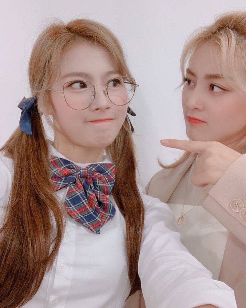 Group TWICE members Jihyo and Sana shared their current status.TWICE Instagram posted several photos on September 15 with an article entitled Pairs for High School Students.In the photo, Jihyo and Sana are wearing uniforms and making a lovely smile; in two shots, the visuals of two people boasting extraordinary chemistry made their eyes happy.park jung-min