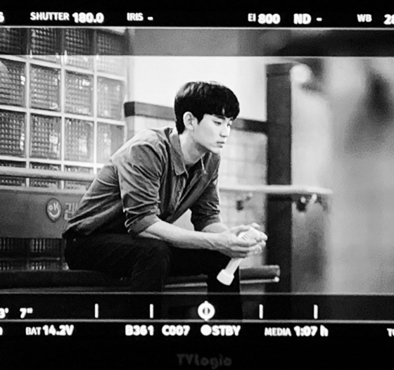 Actor Kim Soo-hyun has released the behind-the-scenes of TVN Drama Psycho but OK.Kim Soo-hyun posted a picture on his instagram on the 15th with a hashtag called #ItsOkayNotBeOkay.In the photo, Kim Soo-hyun, who is holding a hand fan in his hand and pushing the Sight down, is shown.Despite the black and white photographs, Kim Soo-hyuns warm charm is filled with the light and captures the Sight.The netizens who responded to this responded such as an atmosphere big hit, I want to see and I can not forget Mungangtae.On the other hand, Kim Soo-hyun played the role of Mung Gang Tae, a psychiatric ward protector, in Psycho but its okay last month.