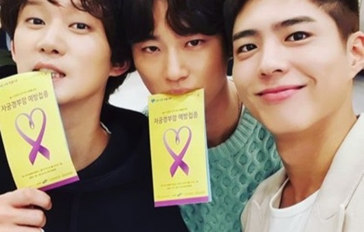 The scene where the Actors of the TVN drama Youth Records, Park Bo-gum (Sa Hye-joon), Byun Woo-seok (Won Hae-hyo) and Kwon Soo-hyun (Kim Jin-woo) hit the Cervical cancer vaccine was broadcast.Three friends in the drama were injected with Cervical cancer at the request of Kim Jin-woos girlfriend, Won Hae-na (played by Cho Yoo-jung).I wondered if I should get a Cervical cancer injection, and I also got cervix cancer on the portal site real-time search query.△ Photo = Actor Kwon Soo-hyunWhy should Cervical cancer injections be given to men? Then, Cervical cancer injections should be given to men.The WHO has described HPV (human papillomavirus) as a major risk fActor for Cervical cancer.There are over 100 types, of which about 40 types can cause genital Infections.HPV is mainly infected through sexual contact, which can cause mens gonorrhoea, penile cancer, anal cancer and oral cancer, but menSince HPV Infections do not cause any symptoms, it is important to prevent Cervical cancer injections.If you want to get an injection because you can move it or move it to the other person, it is better to fit the child and adolescence before sexual contact.