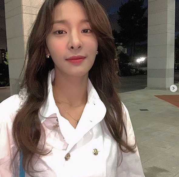 Actor Seol In-ah made a special appearance on Record of YouthSeol In-ah appeared on TVN Monday Record of Youth on personal SNS on September 15th Celebratory photoI posted the article.I enjoyed being with Record of Youth good drama, Seol In-ah added with a short impression.Seol In-ah appeared as Sa Hye-joon (Park Bo-gum) ex-girlfriend Jeong Ji-a on Record of Youth which aired on Saturday.In the drama, Sa Hye-joon recalled the past of witnessing the cheating Jeong Ji-a.