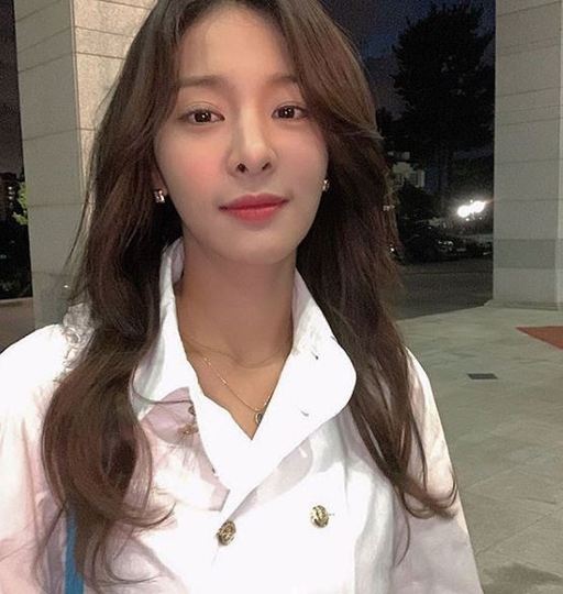 Seol In-ah appeared as a former girlfriend, Jung Ji-ah, of Sa Hye-joon (second photo from above with Park Bo-gum) in the fourth episode, which aired on the afternoon of the 15th.In the drama, Seol In-ah was a couple and first love during Park Bo-gums college days.Park Bo-gum went out to meet Seol In-ah, who studied late in the library as usual, but Seol In-ah tried to meet another man.Park Bo-gum was angry at Seol In-ah and asked, Do you say this to break up? Seol In-ah said, Do not doubt that I loved you with a steady expression.In the open photo, he is wearing a white shirt, which is a costume in the drama, and he is taking a self-camera.This post by Seol In-ah, which has about 370,000 Instagram followers, received more than 39,000 likes, and fans responded that they were so beautiful and bone shooter.Seol In-ah has performed well in JTBC Drama Stough Woman Dobong Soon, KBS 2TV School 2017, KBS1 Tomorrow is Clear, MBC SEK Labor Supervisors Promotion Wind, KBS2 Love is Beautiful Life is Wonderful.He also played in entertainment programs such as SBS Jungles Law (in) Mexico.
