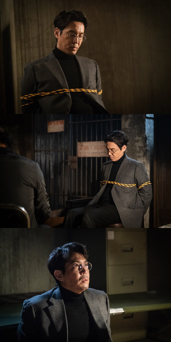 Alice Choi Won-young is expected to bring a different story to the drama as he is in the DDanger of the past.Meanwhile, on September 18, the production team of Alice is drawing attention by releasing a surprise scene that no one predicted once again, so it is even more surprising and curious, ahead of the 7th broadcast.The main character of this unpredictable development is one scientist who loved God (Choi Won-young).In the open photo, Seo One is fainting in a dark place where even light does not rise well.As if he had been caught by someone, his whole body was wrapped in a rope, and Seo One could not even open his eyes.You can guess that there was a shocking incident that was not unusual for him.Earlier, Seo O-ne was a key player, which caused many viewers to wonder: When Park Jin-gum (one person) first faced Seo O-ne, Park Jin-gum could not hide his Danger.This is because she is so similar to a person in a montage written by witness testimony on the day her mother, Park Sun-young (Kim Hee-sun), died 10 years ago.But SukoOne insisted on his innocence.Since then, Park Jin-gum has been doing Journey to the Center of Time on the day of his mother Park Sun-youngs death in 2010.That night, Park saw one watching his house, and Park followed him and caught him, but the answer to him was that his mother was in dDanger.At the moment, Park Jin-gum ran home, but Park Sun-young was already attacked by someone and fell down with blood.After returning to 2020, Park Jin-gum also said a meaningful word.He said he had received a prophecy from Park Sun-young 10 years ago and did his best with Park Sun-young to prevent the murders committed by Journey to the Center of Time.But Park still has no doubt about Seo One, and in the meantime, Seo One was caught in a kidnap by someone.So I wonder who is the unidentified person in front of Seo One who lost his mind in the photo.In this regard, the production team of Alice said, A shocking event occurs to Seo One in the 7th broadcast today (18th).This event will have a huge impact on the development of the Alice drama, and there is also a Reversal story that no one expected.I would like to ask for your interest and expectation in the shocking incident surrounding Seo One in the 7th Alice, which is exciting and heart-chugging. Meanwhile, the 7th episode of SBSs Drama Alice will air Friday, September 18 at 10 p.m., and will also be broadcast on Wave (watched again) on VOD.kim bo-young