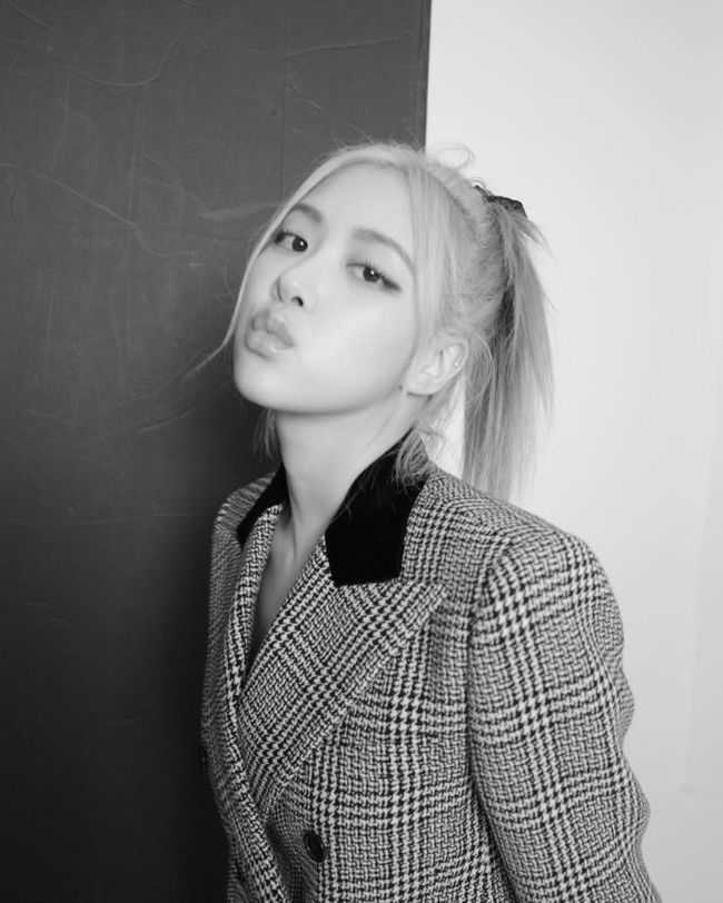 BLACKPINK Rosé , lips all the way Doll Beautiful looks