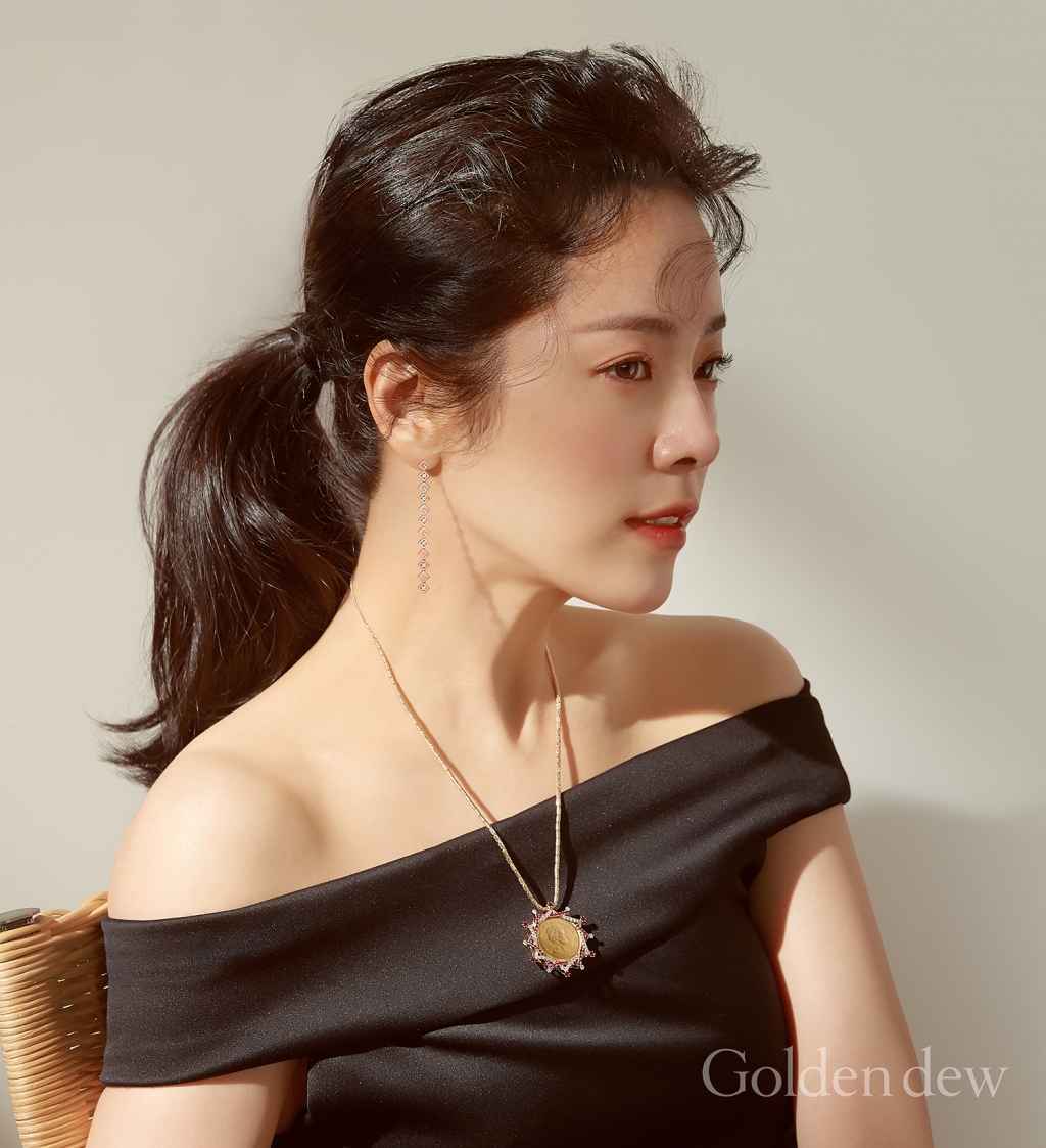 Actor Han Ji-min showed off his unique Elegance in the jewelery picture.The Fein jewelery brand Golden Dew released Wilhelmina Coin Jewelry and released a picture cut with the brand muse Han Ji Min on the 19th.Han Ji-min in the picture added a luxurious point to the deep V-neck costume with elegant wrinkles by matching the colorful Wilhelmina Coin Jewelry.Han Ji-min emphasized colorful jewelery by directing a natural bun hair that rolled up his head.In another pictorial, Han Ji-min wore a colorful COIN necklace with an elegant off-shoulder top that revealed a shoulder line.Han Ji-min showed off her elegant charm with a lovely ponytail hairstyle and subtle chic makeup.Wilhelmina Coin Jewelry, worn by Han Ji-min in the picture, is a heritage collection product that shows the 31-year tradition of Golden Dew, Koreas first Fein jewelery brand, which was born in 1989 by introducing COIN jewelery in Korea.Wilhelmina Coin Jewelry consisted of four pendants containing 10 guilder gold COINs (22K Gold COINs), which were actually used in the Netherlands until the early 20th century.It is a 22K yellow gold with elegant metal light on the gold COINs with the portrait of Queen Wilhelmina, adding a classic and profound style, and maximizing the splendor around the gold COIN with diamonds and rubies.With COIN jewelery as a global trend, we tried to express the Golden Dews female image that pursues the value of beauty with its own light and does not lose its dignity through COIN jewelery containing Queen Wilhelmina, one of the greatest women in 20th century Netherlands history, said Golden Dew.Meanwhile, Golden Dews Wilhelmina Coin Jewelry collection can be found at Golden Dew Cheongdam headquarters, Seoul Arts Center and department store stores nationwide.