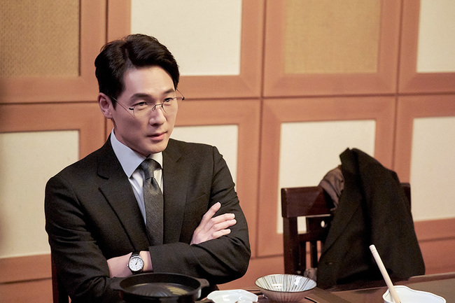 Actor Kim Young-jae, who is playing Kim Sa-hyun in Secret Forest 2, is receiving favorable reviews from viewers.Kim Sa-hyun, the head of the TVN Saturday drama Secret Forest 2, is a new character in Season 2. The first appearance was not so just, as it is unknown what character character character is.It showed the worldly appearance, and at the forefront of the adjustment of the investigation right, it represented the position of the prosecutor without any consideration.In particular, Hwang Si-mok (Cho Seung-woo), a junior prosecutor who joined the Legislative Assembly, always missed Kims expectation as he had no corner.From the standpoint of the senior, it was uncomfortable to be embarrassed by the attitude that was stiff and even disgusting.However, Sahyeon had a clear sense of necessity as it went to the head of the department through the pre-conceptions.The appearance of trying to be a senior in the early days was not a person who was not able to adapt to other poetry, but was not a person to the bone.He was paying close attention to the series of events and the sudden sharp attitude of Woo Tae-ha (Choi Moo-sung), and he was genuinely worried that the poetry was under a lot of stress on the investigation.Actor Kim Young-jae, who has gained a favorable feeling by showing various aspects of a person in three dimensions, does not actually realize this reaction.Kim Young-jae said, I was surprised to know that my acquaintances were informed.I usually feel no more since I am at home these days, and I always wear a mask when I go out (I do not feel the reaction directly).I am very surprised and grateful for all the interest you have sent. I was grateful for the recall of the online response, said Dae-hyun, Dae-hyun, and so on.I do not know that I have been Acting. Kim Young-jae seems cool, but unexpectedly expresses a person with a sense of emotion and boasts a perfect sync rate with Character with a visual that fits him.It has been well received by viewers by building its own Kim Sa-hyun with rich expression and accurate diction according to the situation.minjee Lee