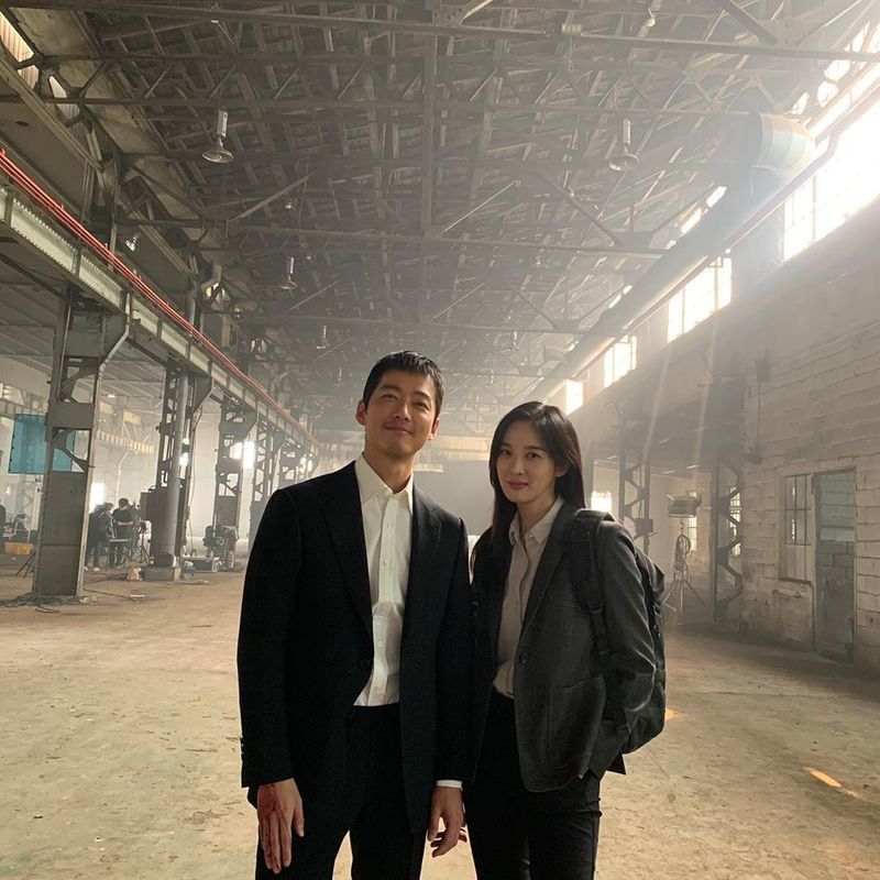 Namgoong Min has released a recent episode of his next film, Drama Day and Night, with Lee Chung-ah.On September 21, Namgoong Min posted a picture on Instagram with an article entitled # James # Do Jung Woo # Day and Night.In the open photo, Namgoong Min is taking an authentication shot while shooting with Lee Chung-ah.The netizens responded to Oh big hit and Drama is expected.Drama Day and Night, starring Namgoong Min and Lee Chung-ah, is a drama about the story of a mystery incident in a village 26 years ago, which is related to the mysterious events that are happening now.Yeji Lee