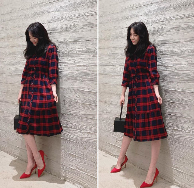 Actor Han Ji-min showcased her Elegance fall lookHan Ji-min posted a picture on his instagram on the 21st with an article called Autumn.Han Ji-min in the public photo completed the autumn coordination of Elegance charm with checkered One Piece and red high heels.Han Ji-min showed off his perfect proportions with a small face and slender legs; Han Ji-min, who turned into a autumn goddess, captivates his attention with a unique atmosphere from head to toe.Meanwhile, Han Ji-min is set to make a comeback on screen with the film The José (Gase).He was also cast in the drama HERE (Gase), a new work by Noh Hee-kyung, who confirmed his appearance, but the filming schedule was delayed with Corona 19.Photo Han Ji-min SNS