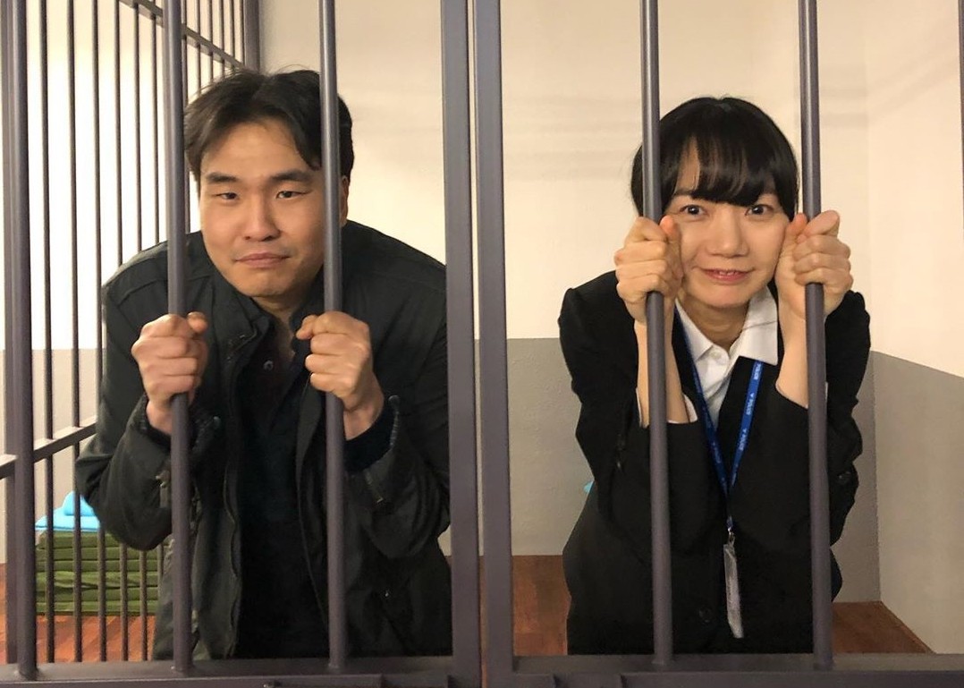 Actor Bae Doona has been seen in playful formOn the 21st, Bae Doona released a picture on his Instagram with an article entitled Recalling the memory of # Kingdom and in another Iron bars (not related to the setting of the play).In the photo, Bae Doona is making a cute look inside Iron bars with the exclusion that is appearing together in Drama.Bae Doona, who is younger with her bangs down, holds Iron bars tightly in her hands and smiles with her mouth up, with the exclusion beside her also enjoying the moment.The secret forest is so fun, said Bae Doona, who posted a picture of her with her Instagram.Its not related to the content of the strongest dunananananana (Kingdom...) Drama that I often meet in prison, he said.Meanwhile, Bae Doona is appearing on TVN Secret Forest 2.