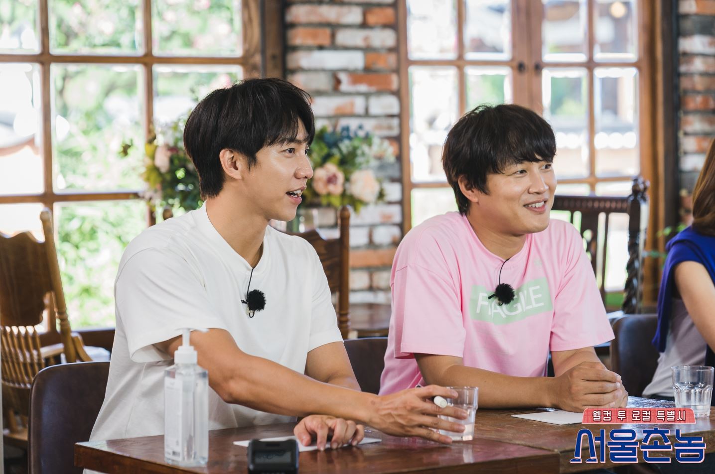 Ryu Ho-jin PD opened his mouth about Cha Tae-hyun and Lee Seung-gi who were together in Hometown Flex .On the 19th, End Interview was held with the regret of Ryu Ho-jin PD, who directed TVN Hometown Flex .Hometown Flex  is a hardcore local variety that the soul village Cha Tae-hyun, Lee Seung-gi, unfolds their memories in the hometown of local legends.Hometown Flex, which showed the charm of the region every week, went to various regions, and recalled memories by inviting stars from the region, not just travel programs.Ryu Ho-jin PD, who met on the day, expressed regret about Hometown Flex , which was unfortunately ending in Corona 19 situation.I wish I could have done more fun without Corona. Im sorry. I started thinking about the YG Entertainment direction.I was only now getting to know the casts preferences, but it ended more regretfully than I thought. I hope you promise next.Ryu Ho-jin PD, who directed 1 night and 2 days and had a long trip program YG Entertainment.I thought I wanted to do a program like Mr. Cha Tae-hyun, but I didnt refuse when I unexpectedly suggested it, he recalled.I am a local person, but it was an idea that came up when I went on a vacation in Busan.I met my friends in Gong Yoo as a child, and I was more active and free, and I started to think about it. What about the two MCs that Ryu Ho-jin saw? They are so good people and have a lot of experience in entertainment. I know what they are good at.In particular, Sunggi is a person who has memories of childhood near the generation of the 90s, and Cha Tae-hyun is characterized by representing a generation, he said. Sunggi likes food, and Cha Tae-hyun considers the characteristics of scenery and area more important.That conflicting concern interacted, he said.There was a difference in the way it was going. The win is really like MC. I know how to draw laughter and I am funny.Cha Tae-hyun is a mentor on the field, who draws potential performance with just one reaction. Finds hidden characters. And organizes them.So there is a synergy between the two. It is accurate to do well, so it seems that it was easy for each other to work. Hometown Flex , which ended with the last 20 days, Cha Tae-hyun and Lee Seung-gi also left a regret.Ryu Ho-jin PD said, I am sorry for both of you, but it was hard to go to Corona 19 city and take a half-shot.I hope we stop for a while before the local and star burnout, and then meet local local citizens more comfortably without a mask.The celebrity face was brighter, and when I ate food, I felt the affection of Koreans and I was afraid to shoot without being afraid. Of course, it is regrettable to quit. In fact, as Corona 19 became worse and worse, Hometown Flex  was also filmed thoroughly, and Ryu Ho-jin PD said, The viewers were worried too.So I did a little more Careful, he said.In fact, safety is a priority when comparing fun and safety.I saved this program, and I thought about it when Corona 19 was over, and people could eat and eat comfortably, and I thought about it. (Continuing on Interview2)Photo = tvN