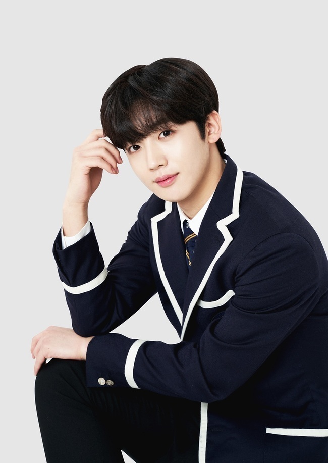 Project group X1 singer Kim Yo-han celebrated her 22nd birthday.Kim Yo-han was born in Seoul on September 22, 1999.Kim Yo-han is a promising Taekwondo player who has won two Taekwondo youth competitions nationwide. He made his debut with X1 (X1) in 2019 by appearing on Produce X101.Kim Yo-han started with a short-lived chick Idol producer of three months with his athletic Down persistence and effort, and won the final first place and wrote a perfect growth character history.Kim Yo-han also stood out in entertainment.Kim Yo-han, who appeared on programs such as KBS 2TV Evil (Acceptance) and TVN Cashback, captivated viewers by giving laughter to the performing newborn newborn, the high-quality rap skills and dance, and the down sleekness and the desire to win.Especially, in the music video 2020 Life is Pleasant released in Evil (Evil) In-Jeon, it showed the charm of the male and cheered the viewers by digesting the action scenes of the past class performance and high level.Kim Yo-han later released her first digital single, No More (No More) (Prod.Zion.T) , debuted as a Solo singer, capturing The Earrings of Madame de... with a deadly beauty, and is about to debut for the third time with the group WEi on October 5th.WEi is the first six-member boy group to be launched at We Entertainment. It consists of Kim Yo-han from X1, Raines Jang Dae-hyun, JBJ Kim Dong-han, Wonder Nine former Kim Jun-seo and Kang Seok-hwa.In addition, the acting activity will be started through the Kakao M original drama Beautiful to Us which will be released in the second half of this year.Kim Yo-han, who melted The Earrings of Madame de... with powerful performance, clear tone and clean window in a fine visual like a genuine comic.Lets take a picture of the charm of Kim Yo-han, Hoonnam Chedae Brother who has all the charms of the man and the deadly bruising.Jung Yoo-jin